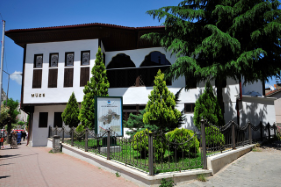 Latifoğlu Konağı-Müze.JPG..